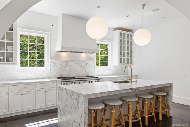 123 Abrahams Path, East Hampton, NY 11937