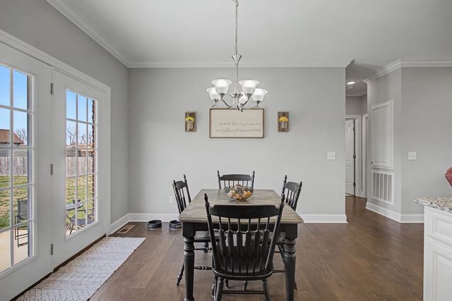 1702 Gordon Ln, Lawrenceburg, TN 38464