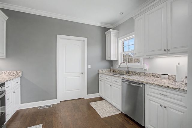 1702 Gordon Ln, Lawrenceburg, TN 38464