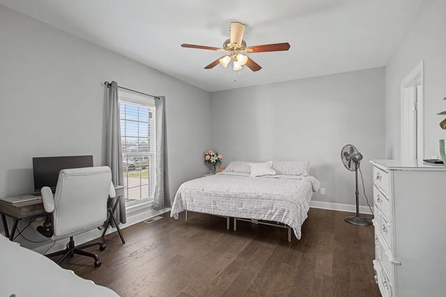 1702 Gordon Ln, Lawrenceburg, TN 38464