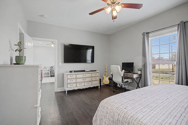 1702 Gordon Ln, Lawrenceburg, TN 38464