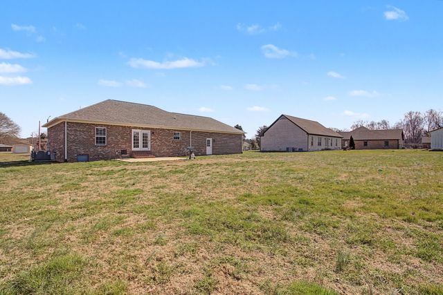 1702 Gordon Ln, Lawrenceburg, TN 38464