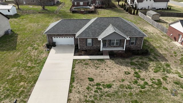 1702 Gordon Ln, Lawrenceburg, TN 38464