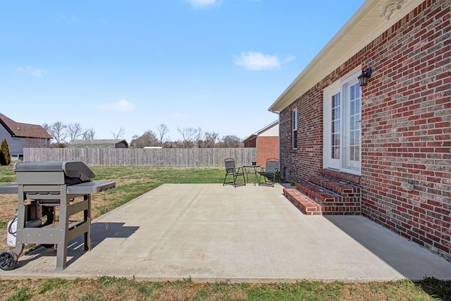 1702 Gordon Ln, Lawrenceburg, TN 38464