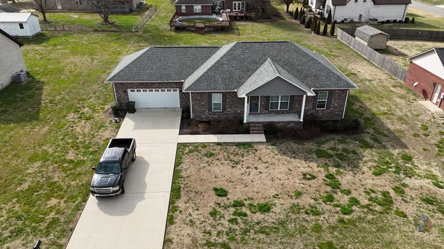 1702 Gordon Ln, Lawrenceburg, TN 38464