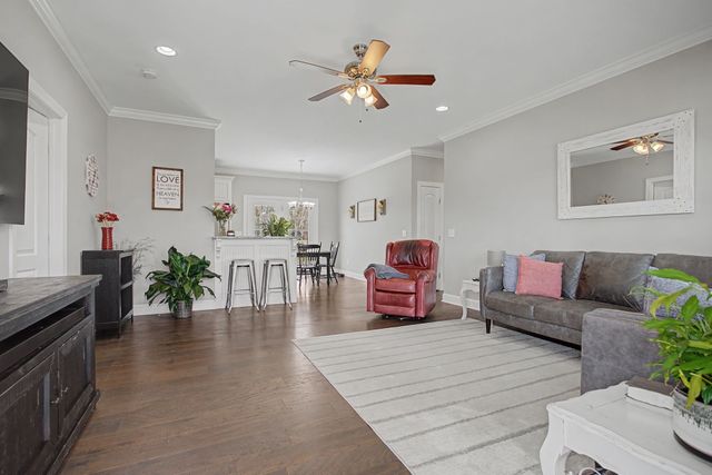 1702 Gordon Ln, Lawrenceburg, TN 38464