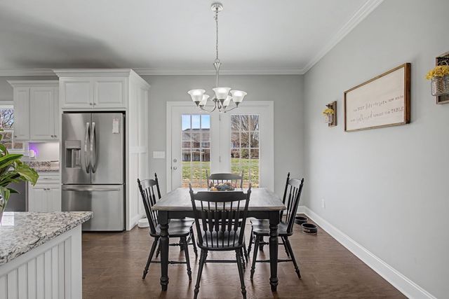 1702 Gordon Ln, Lawrenceburg, TN 38464