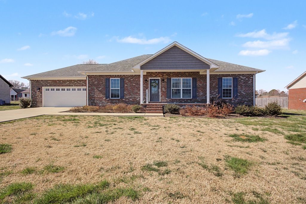 1702 Gordon Ln, Lawrenceburg, TN 38464