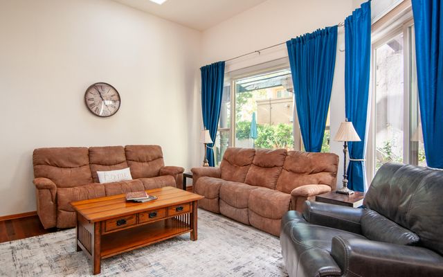 6212 Buffalo Hills Drive NE, Albuquerque, NM 87111