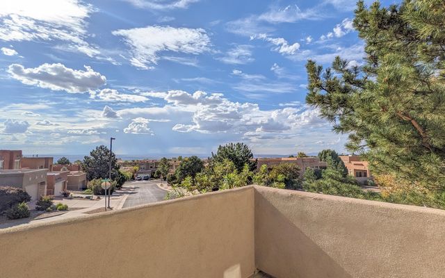 6212 Buffalo Hills Drive NE, Albuquerque, NM 87111