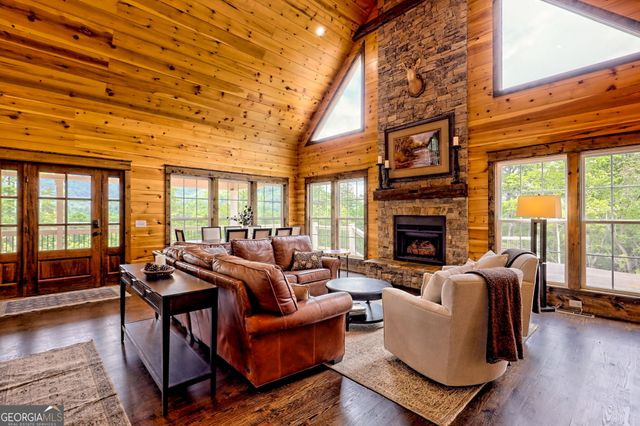 63 Redwood Lane, Tiger, GA 30576