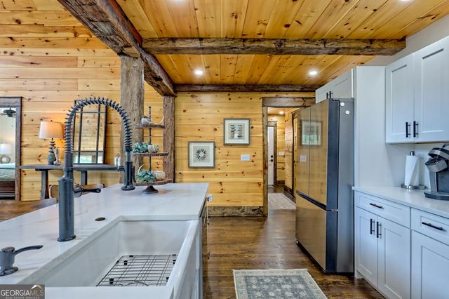 63 Redwood Lane, Tiger, GA 30576