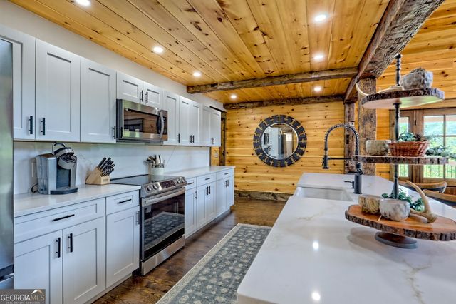 63 Redwood Lane, Tiger, GA 30576