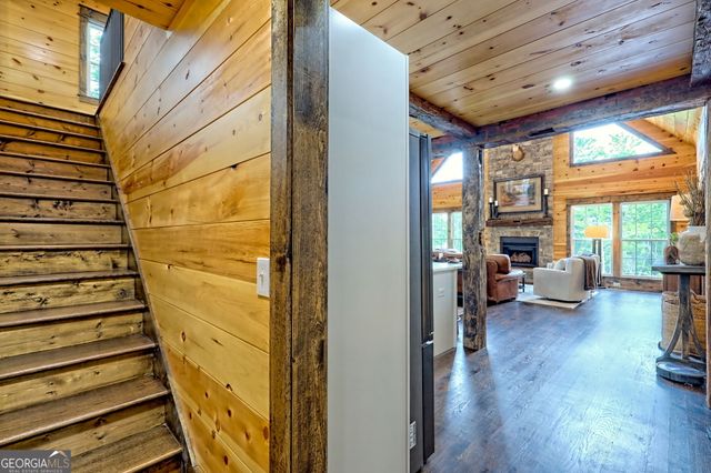 63 Redwood Lane, Tiger, GA 30576