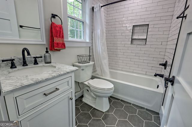 63 Redwood Lane, Tiger, GA 30576