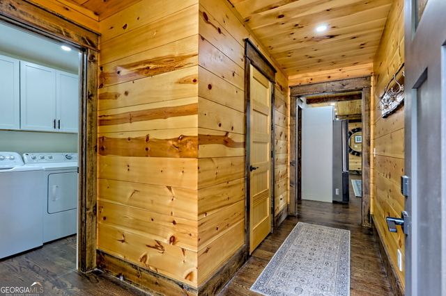 63 Redwood Lane, Tiger, GA 30576