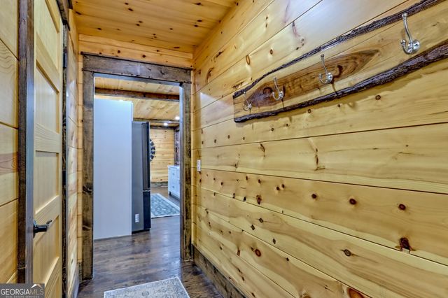 63 Redwood Lane, Tiger, GA 30576