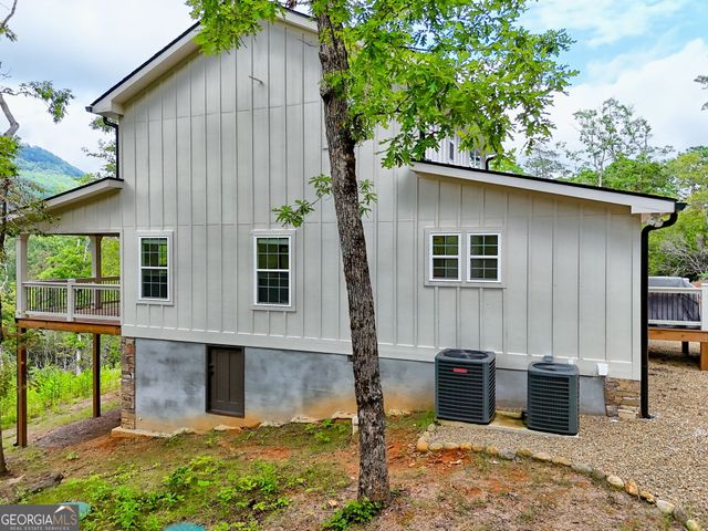 63 Redwood Lane, Tiger, GA 30576