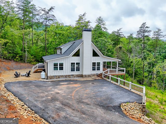 63 Redwood Lane, Tiger, GA 30576