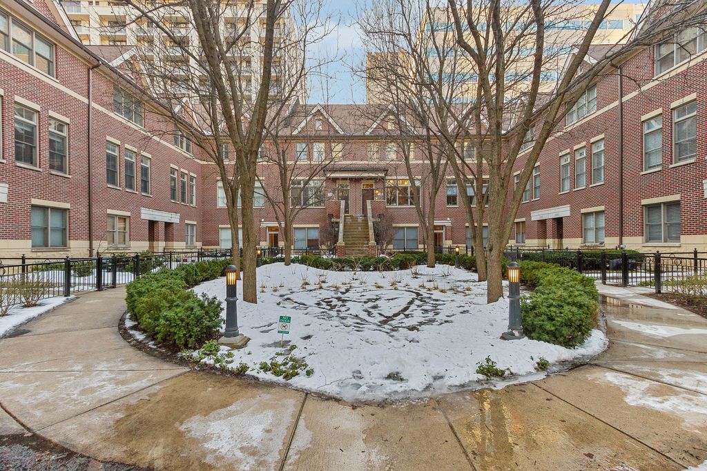 1942 S PRAIRIE Street 2, Chicago, IL 60616 — exterior
