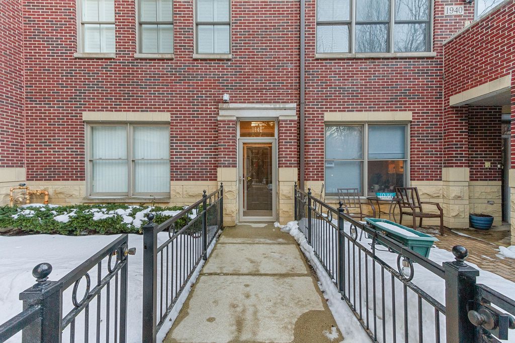 1942 S PRAIRIE Street 2, Chicago, IL 60616 — photo 2