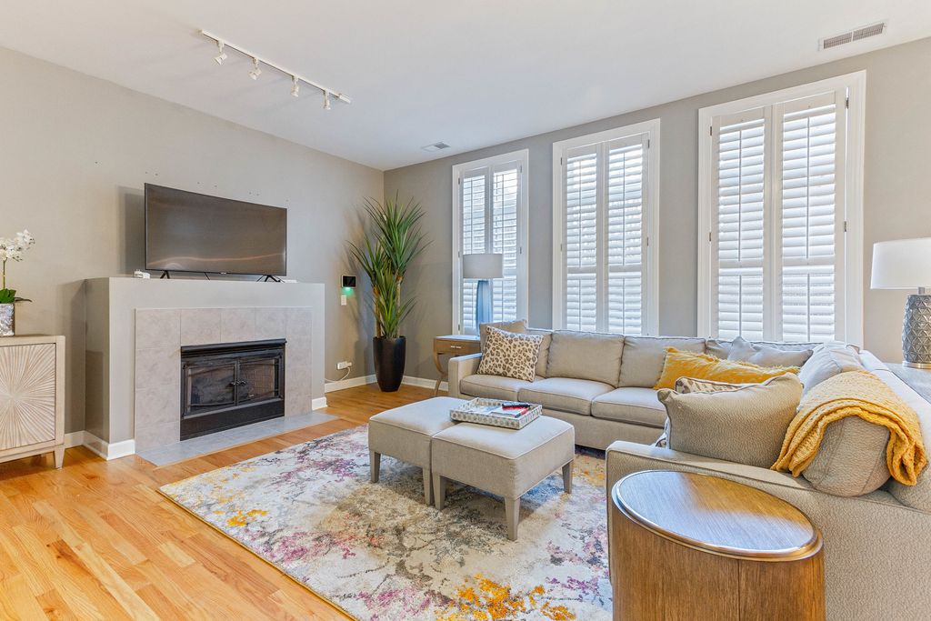 1942 S PRAIRIE Street 2, Chicago, IL 60616 — photo 3