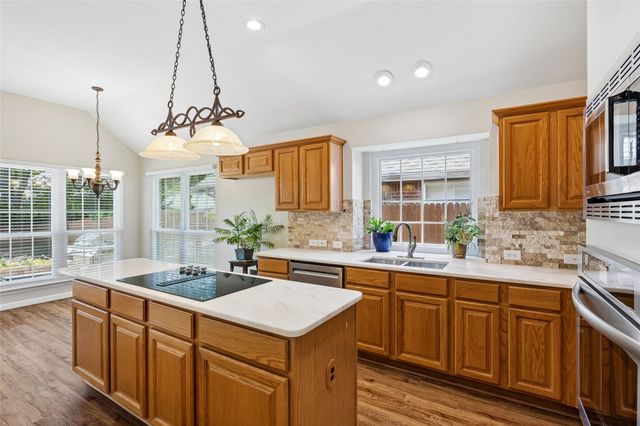 3516 Stone Creek Court, Fort Worth, TX 76137