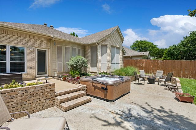 3516 Stone Creek Court, Fort Worth, TX 76137