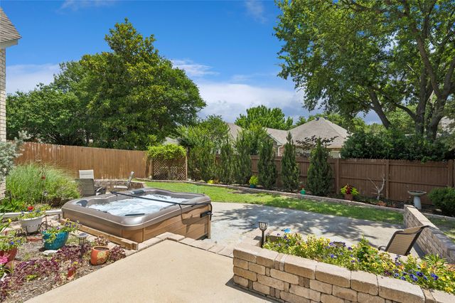 3516 Stone Creek Court, Fort Worth, TX 76137