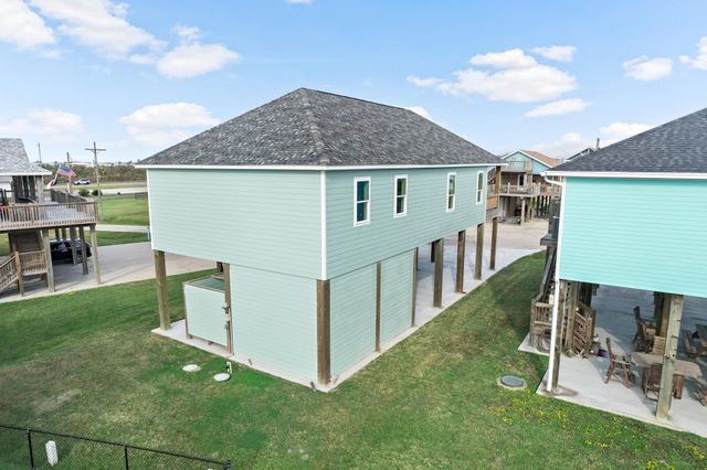 971 Tidelands, Crystal Beach, TX 77650