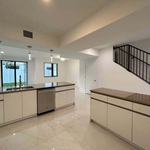 4110 N Oak Place, Davie, FL 33314