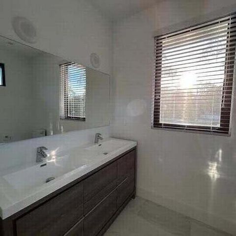 4110 N Oak Place, Davie, FL 33314