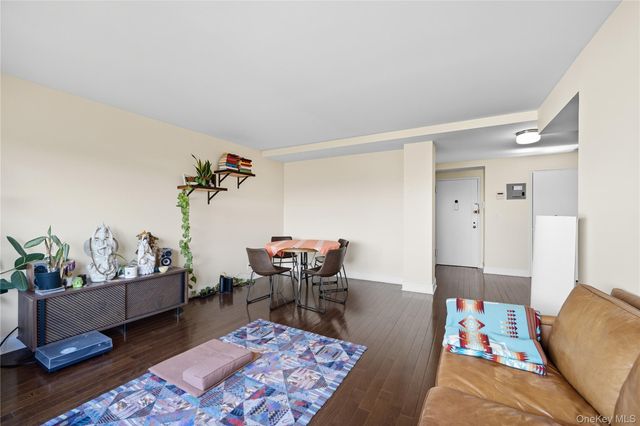 21-20 33rd Road 15C, Astoria, NY 11106