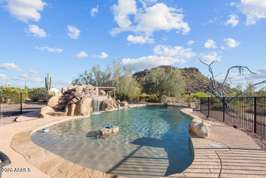 Image 4 of property listing at 9113 E ODESSA Street, Mesa, AZ 85207