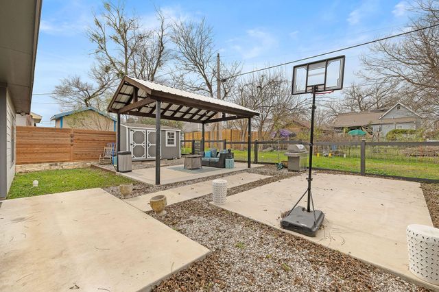 611 Elliott ST, Taylor, TX 76574