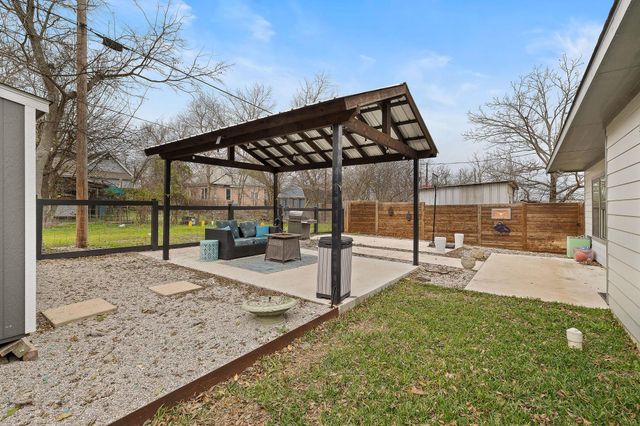 611 Elliott ST, Taylor, TX 76574