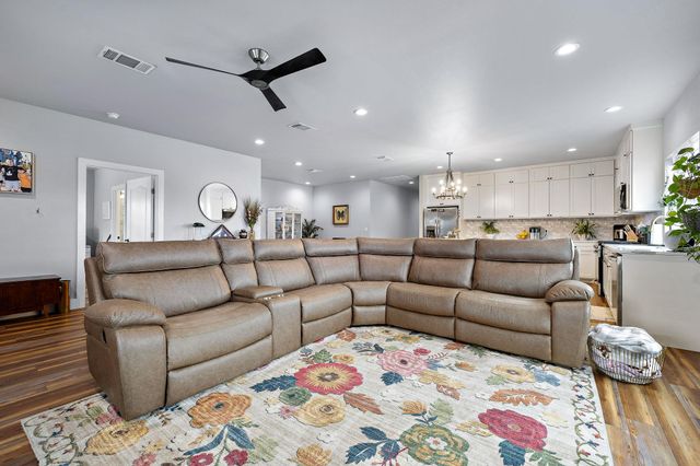 611 Elliott ST, Taylor, TX 76574