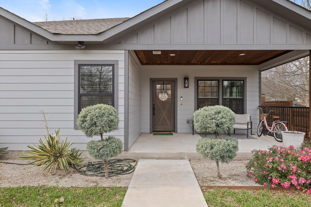 611 Elliott ST, Taylor, TX 76574