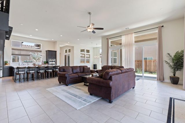 911 Highland Road W, Madera, CA 93636