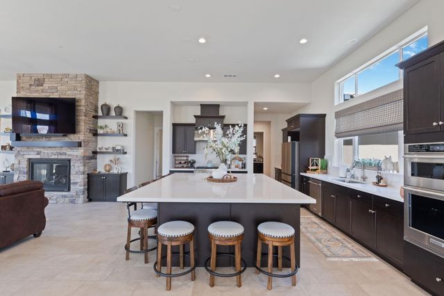 911 Highland Road W, Madera, CA 93636