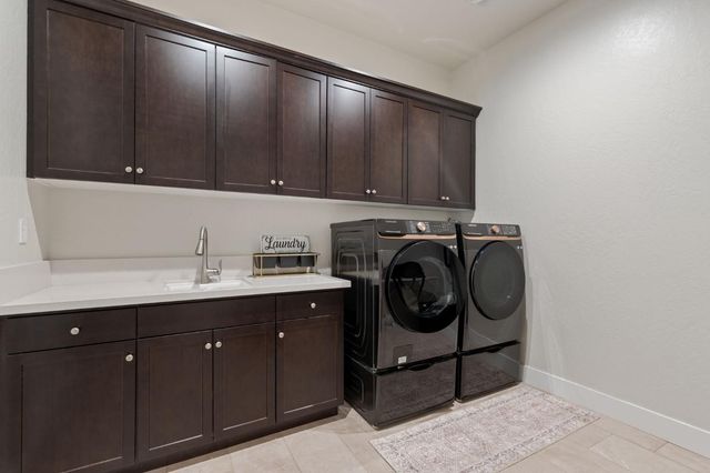 911 Highland Road W, Madera, CA 93636