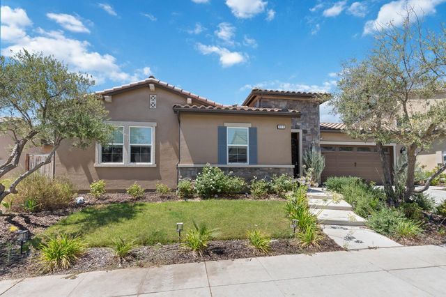 911 Highland Road W, Madera, CA 93636