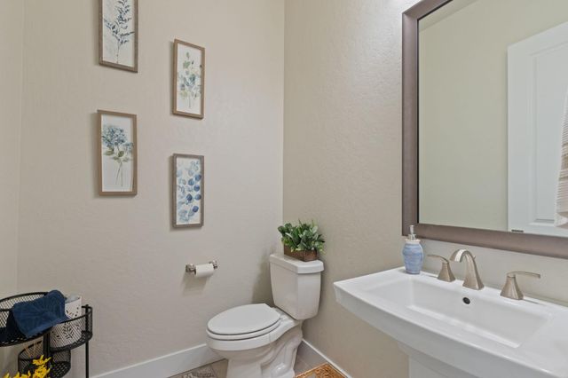 911 Highland Road W, Madera, CA 93636