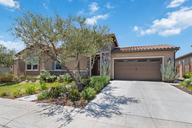 911 Highland Road W, Madera, CA 93636