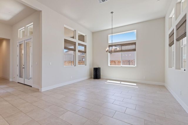 911 Highland Road W, Madera, CA 93636