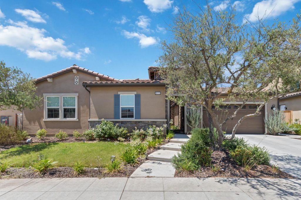 911 Highland Road W, Madera, CA 93636