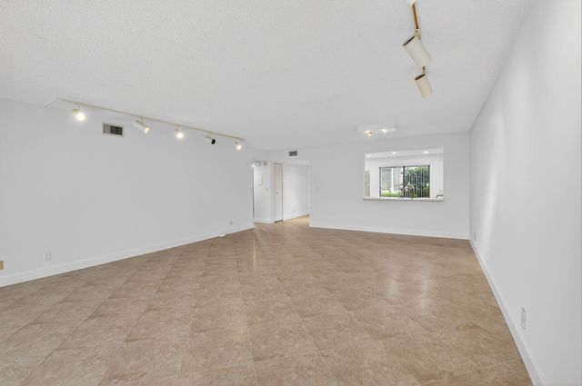 5533 Fairway Park Drive 103, Boynton Beach, FL 33437