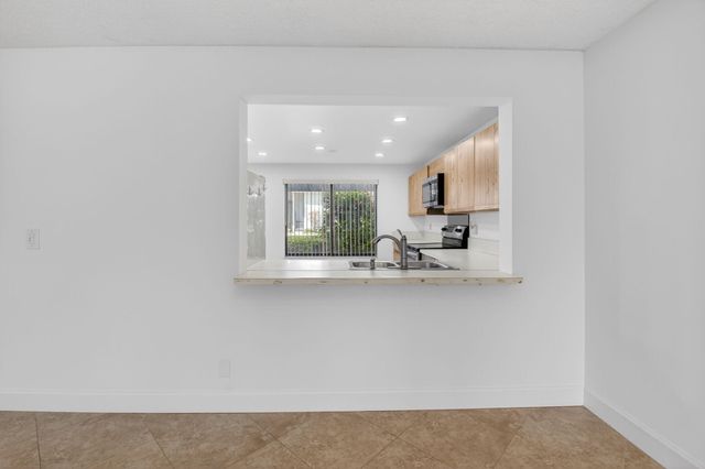 5533 Fairway Park Drive 103, Boynton Beach, FL 33437