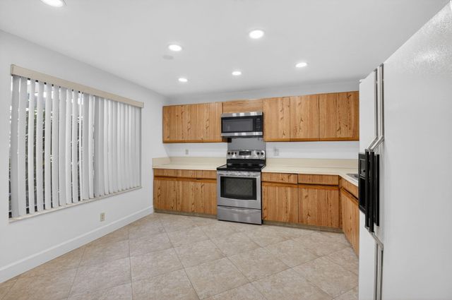 5533 Fairway Park Drive 103, Boynton Beach, FL 33437