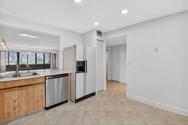 5533 Fairway Park Drive 103, Boynton Beach, FL 33437